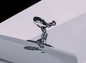 Rolls-Royce Spectre otrzyma nową figurkę "Spirit of Ecstasy"