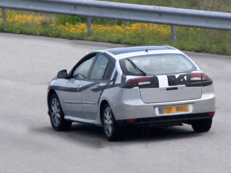 Zdjęcia szpiegowskie: nowy Renault Laguna na krótko przed premierą (+ wideo)