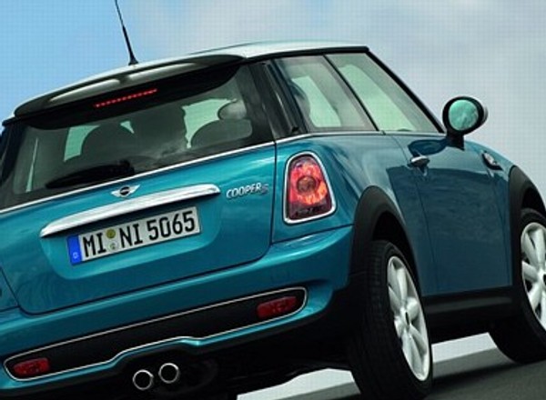 Uwaga Mini Cooper może oparzyć nogi!