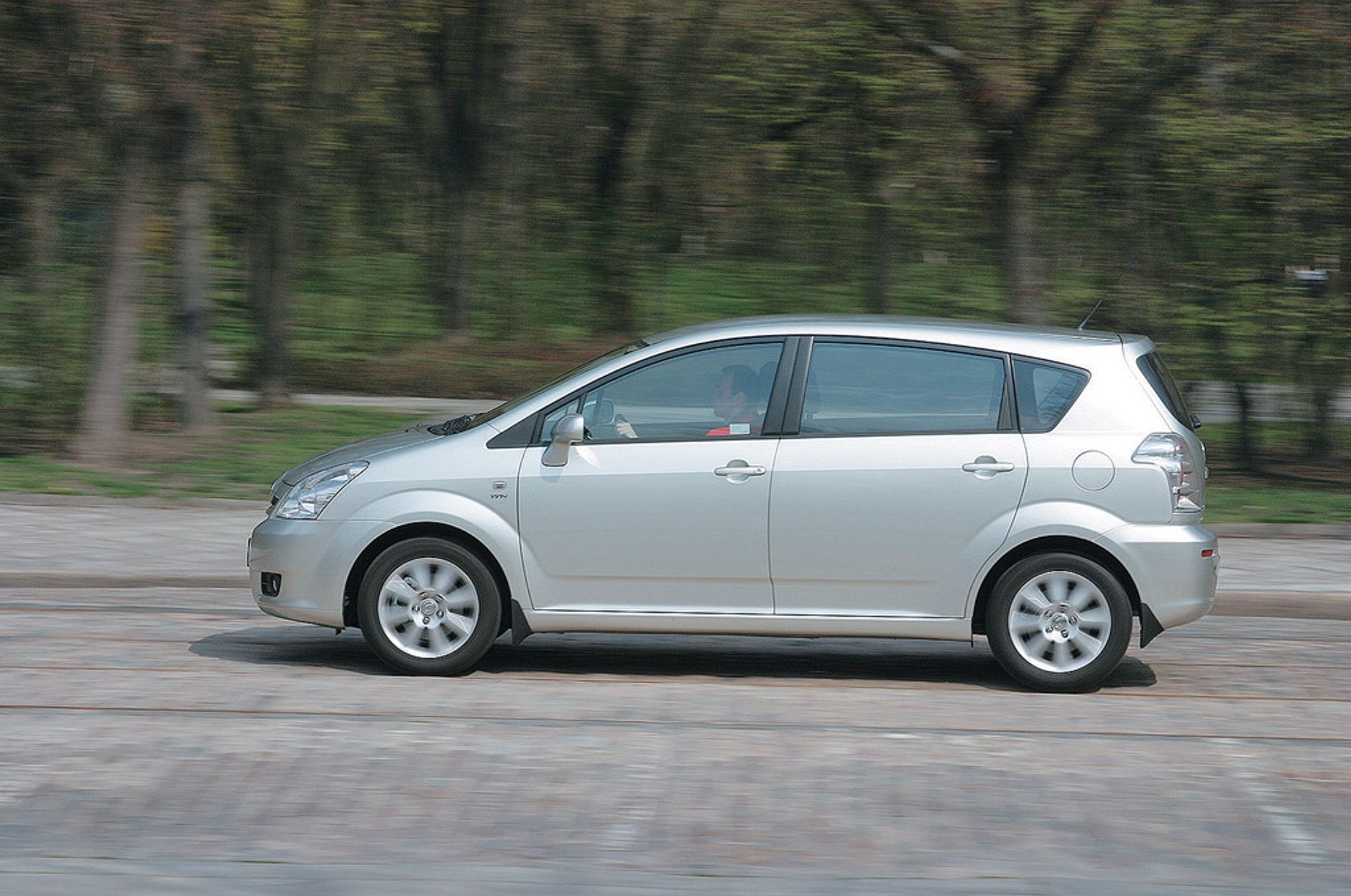 Ford Focus C-Max kontra Toyota Corolla Verso: vany idealne nie tylko w wakacje