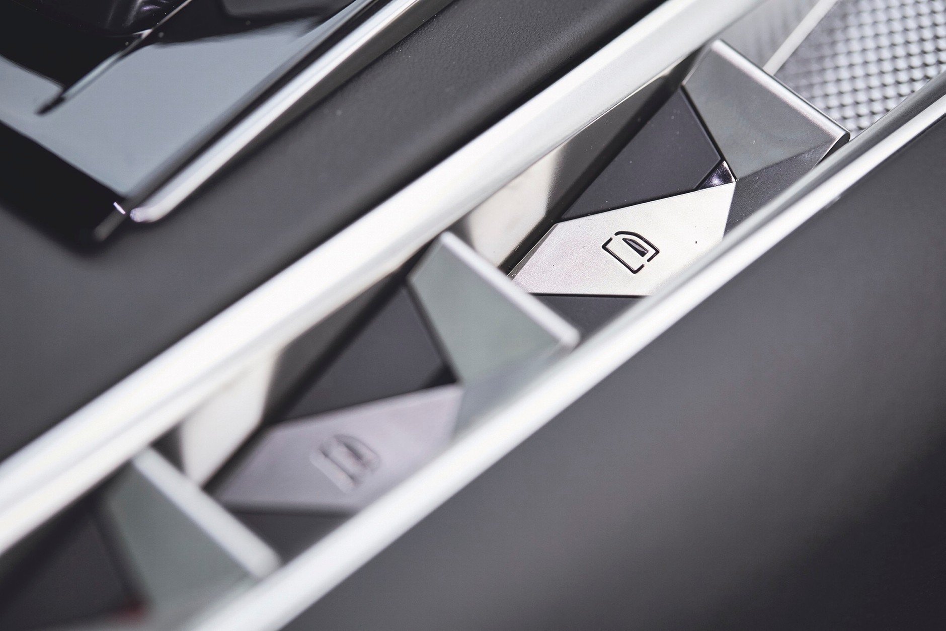 DS 7 vs. Mazda CX-5 i Volvo XC60