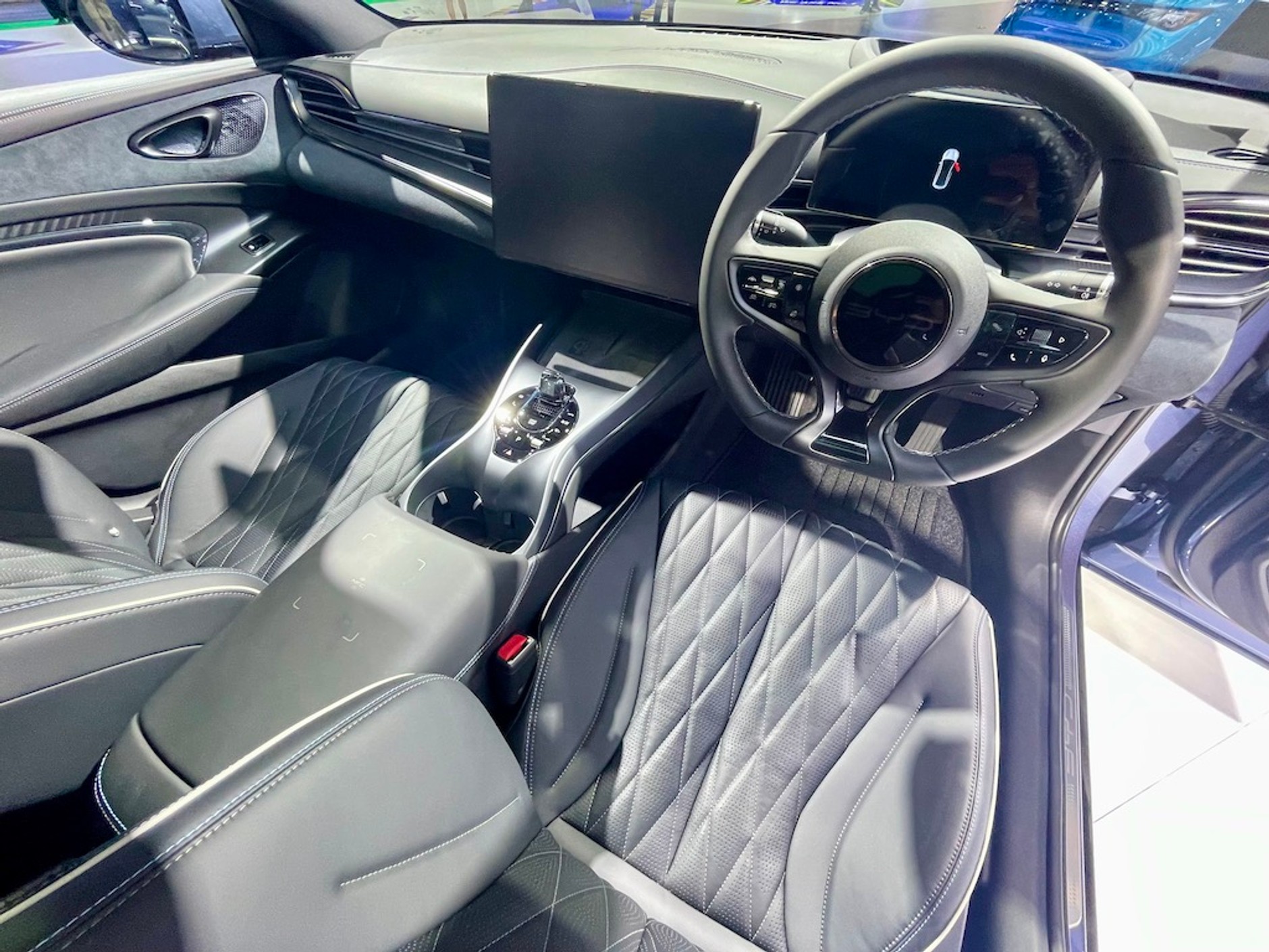 Salon w Bangkoku 2024 – auta chińskie