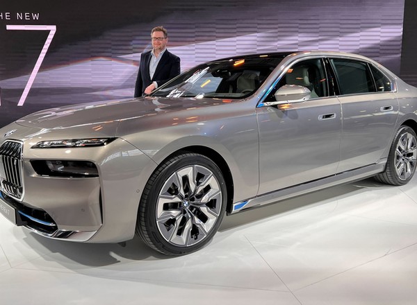 Widzieliśmy już nowe BMW serii 7. Maksymalnie 6 cylindrów, ale z 660-konną elektryczną wersją M i potężnym grillem