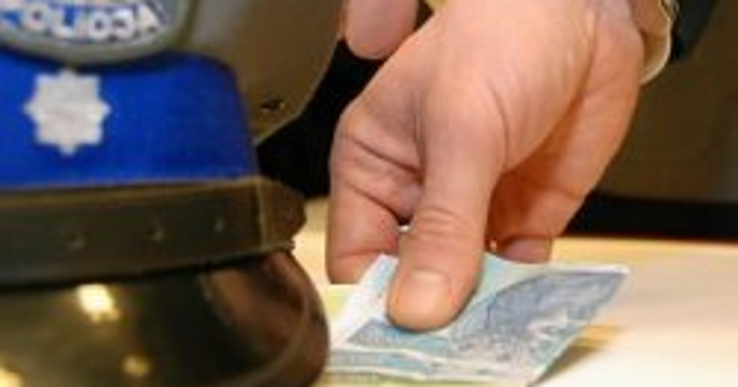 Policjanci zatrzymali kierowcę Audi. Padła propozycja