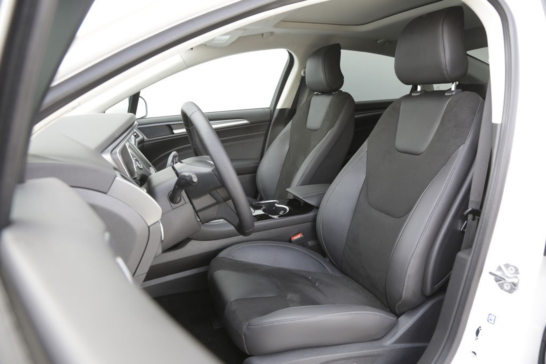 Modny i ekonomiczny - Ford Mondeo 2.0 Hybrid