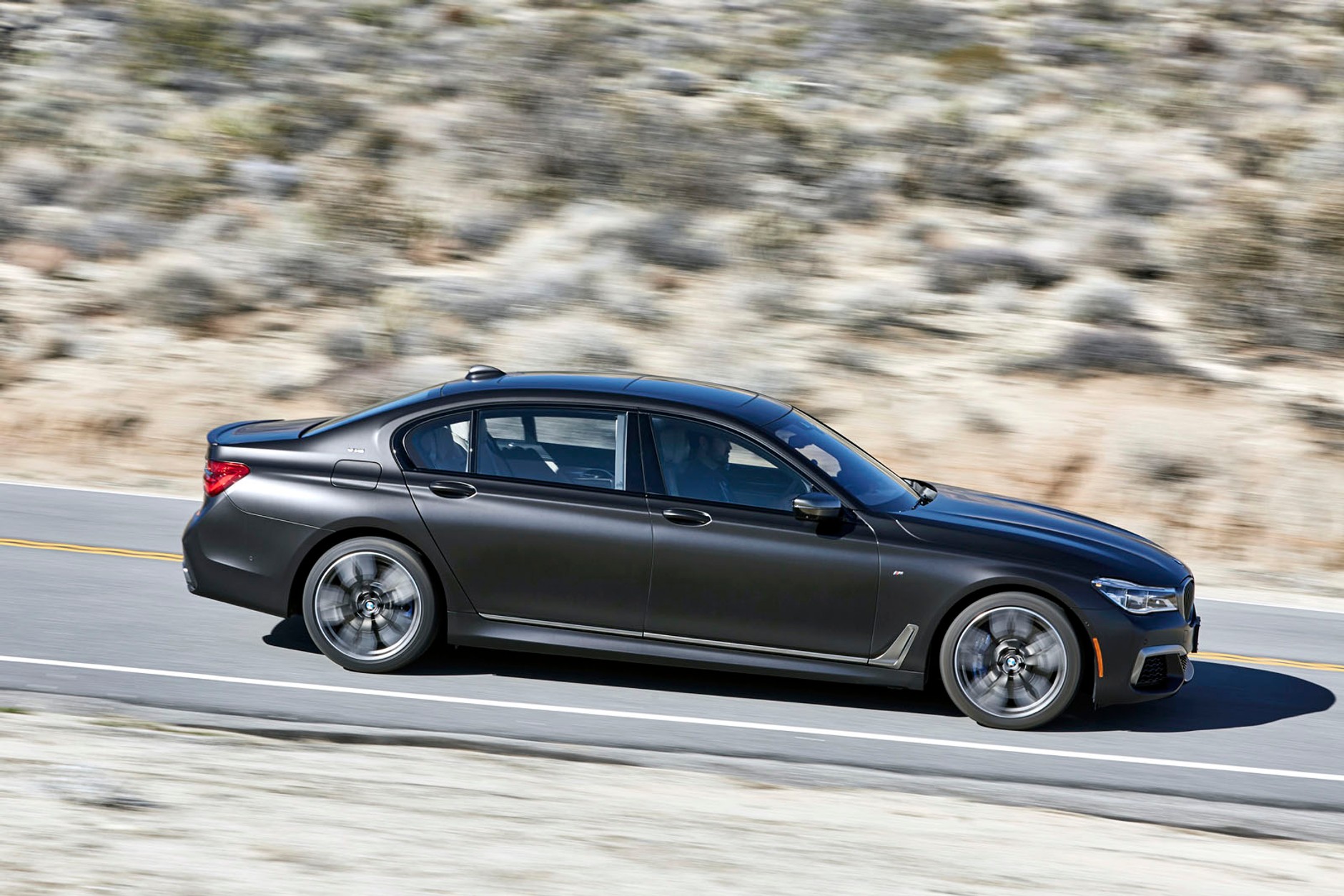BMW M760i xDrive – nowy początek V12