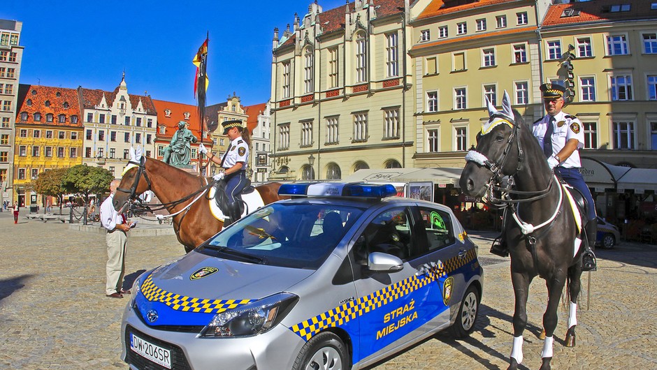 Straż Miejska Wrocławia wybiera hybrydowe Toyoty Yaris
