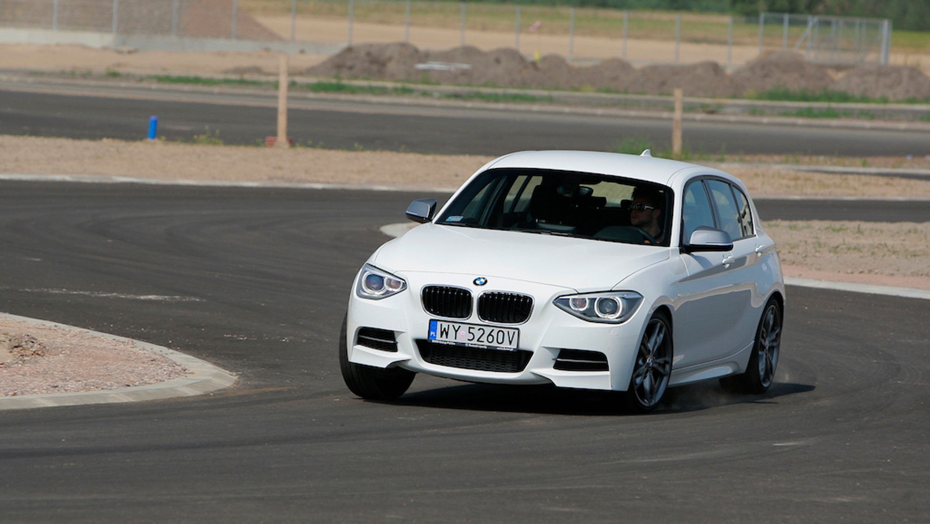 BMW 135i z systemem odzyskiwania energii hamowania