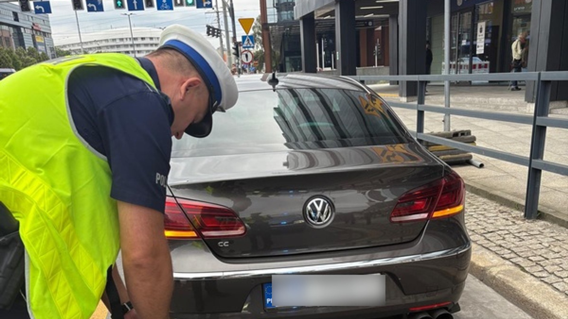 Wrocławska drogówka sprawdzała wydechy w samochodach