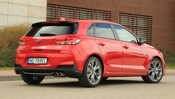 Hyundai i30 do naprawy - niebezpieczne poduszki