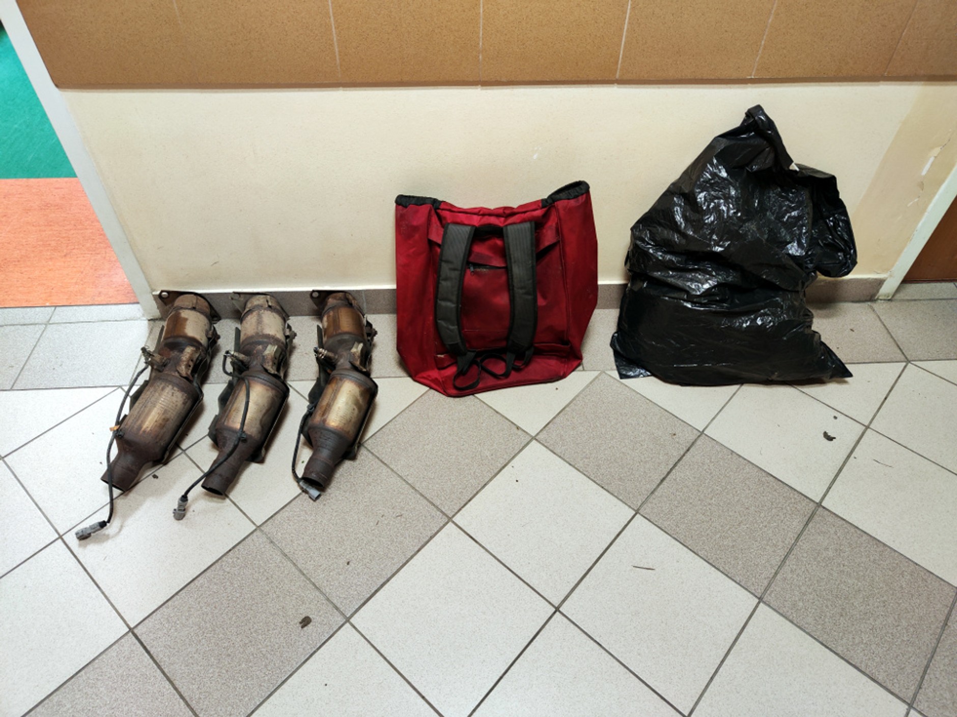 Wyciął przynajmniej 10 katalizatorów