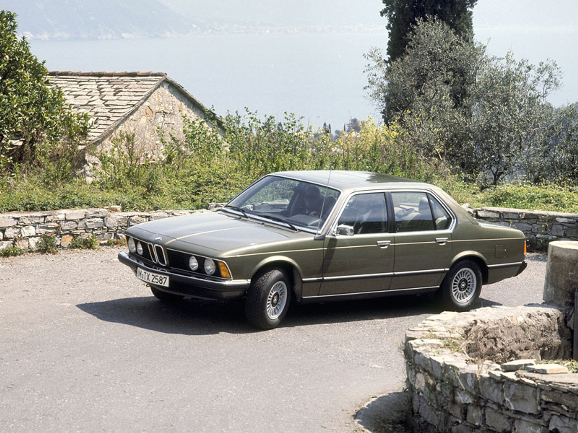 BMW serii 7: już 30 lat na drogach