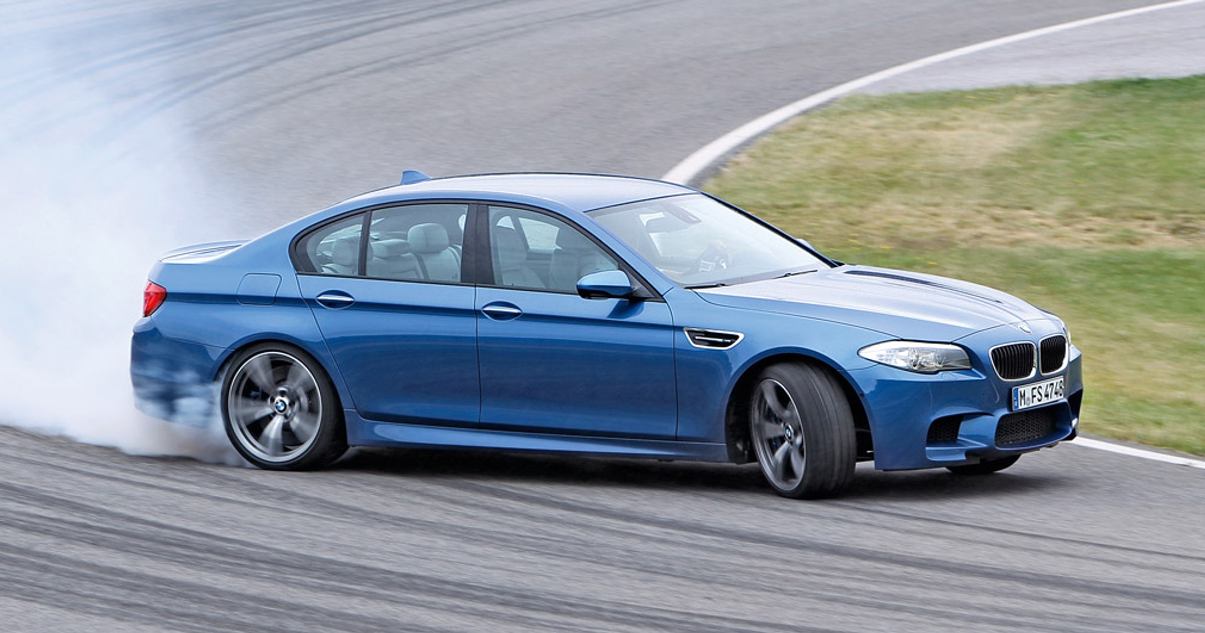 BMW M5: niespektakularny wygląd, niesamowita moc oto mistrz poślizgów