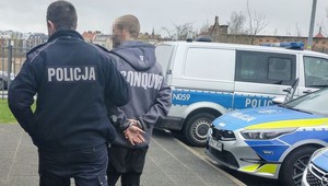 Wybił szybę w Oplu. Ukradł najdziwniejszą rzecz, jaką mógł