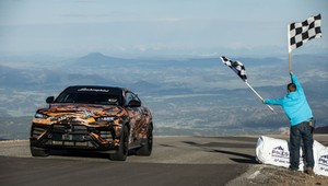Lamborghini Urus najszybszym SUV-em na Pikes Peak. Pobił rekord Bentleya Bentaygi [WIDEO]