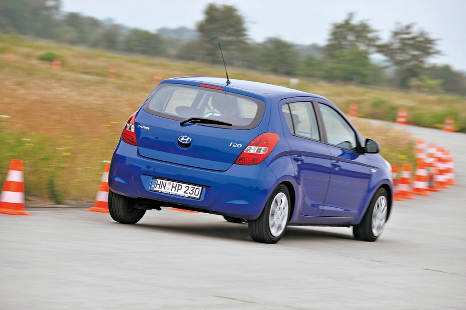 Nowy Volkswagen Polo kontra benzynowa konkurencja - Czy okaże się lepsze od Fiesty, Jazza, i20, Corsy i Clio?