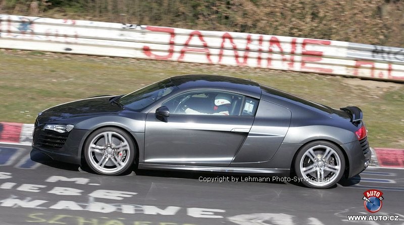 Zdjęcia szpiegowskie: nowy Mercedes-Benz SLC będzie konkurentem Audi RS8