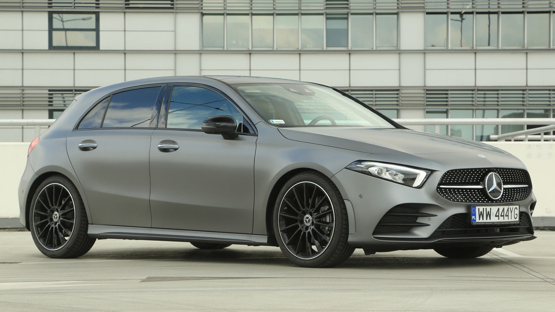 Mercedes – 23 akcje