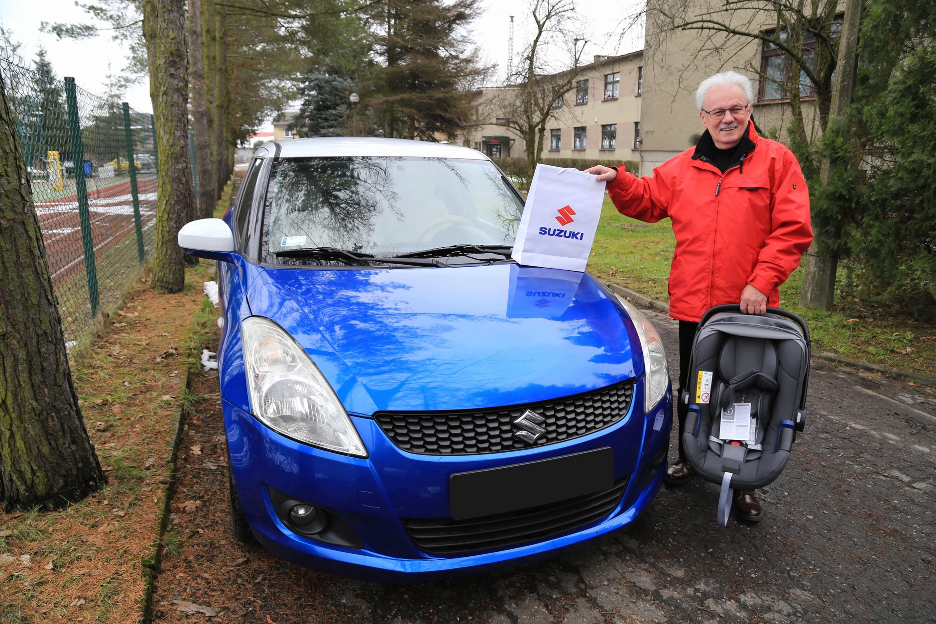 Pan Tadeusz z Suzuki Swiftem, w którym odebrano poród