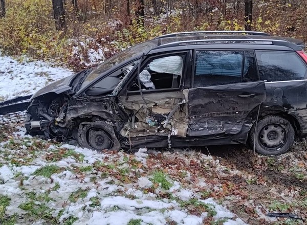 Stracił panowanie nad autem. Policjanci zabrali też prawo jazdy