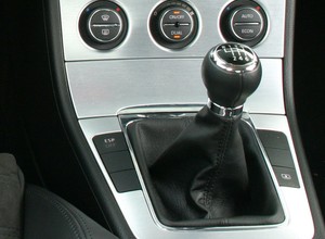 Koniec manualnych skrzyń biegów! Czy Volkswagen i Mercedes wycofają je wkrótce z oferty?