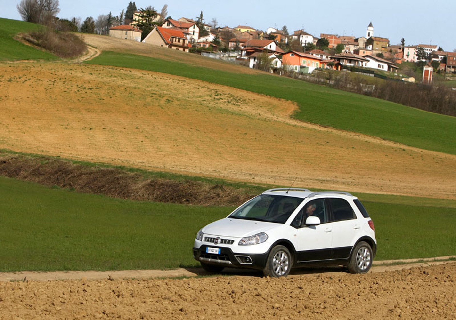 Fiat Sedici: nowy wygląd i silniki (1,6 88 kW a 2,0 JTD 99 kW)