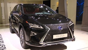 Lexus RX z wnętrzem stworzonym przez twórcę fortepianów