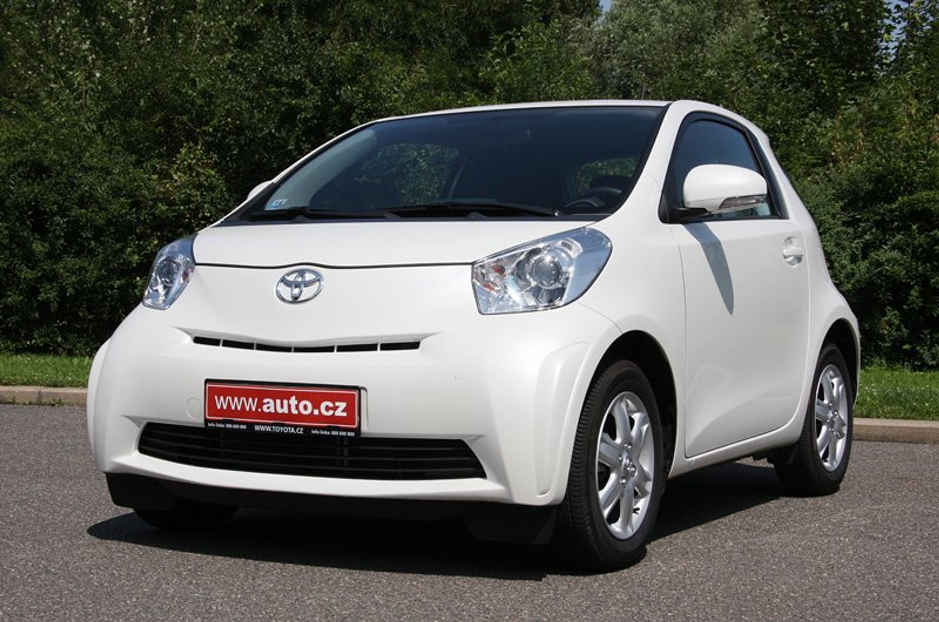 Test: Toyota iQ 1,0 (50 kW) – Má pod čepicí