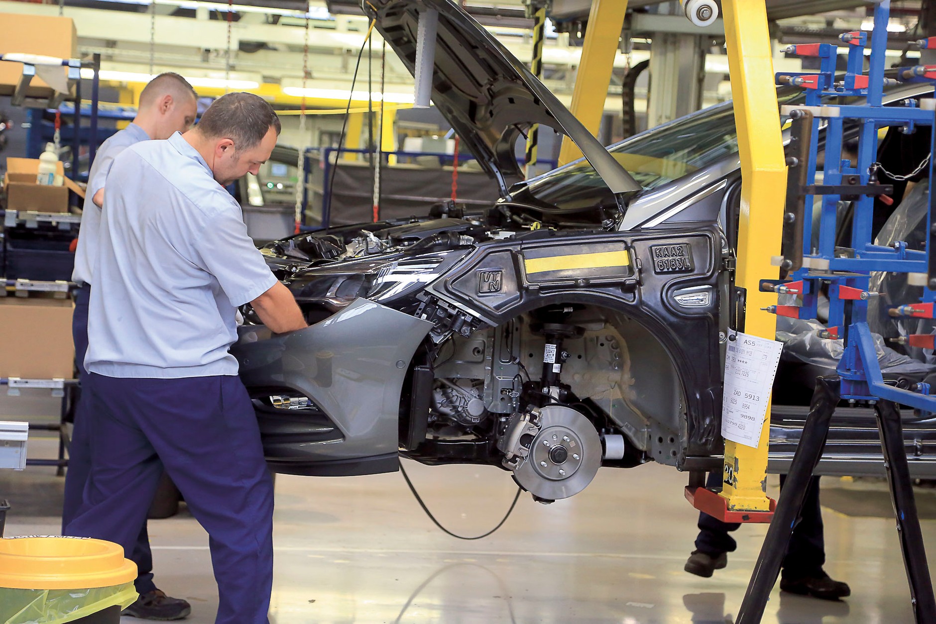 Fabryka Opla w Gliwicach: etapy produkcji Astry na wydziale montażu