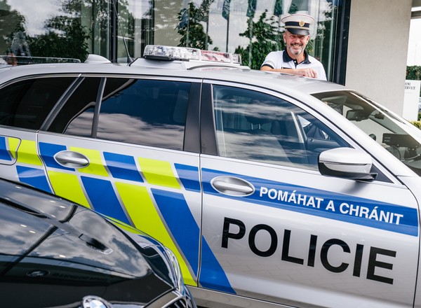 Czeska policja ma nie tylko Skody. Właśnie pochwaliła się radiowozami marki premium