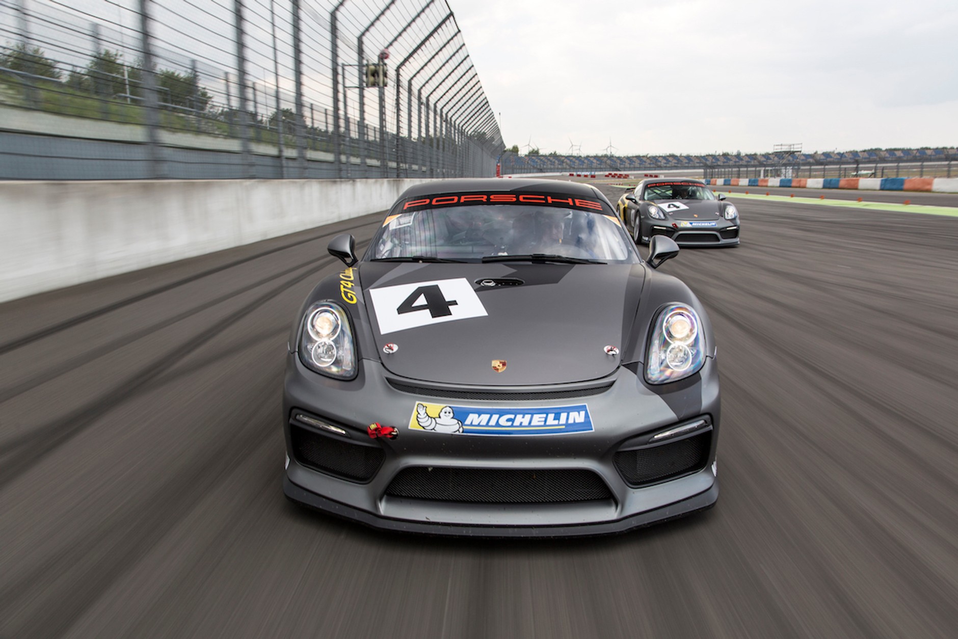 Porsche Cayman GT4 w trzech wariantach