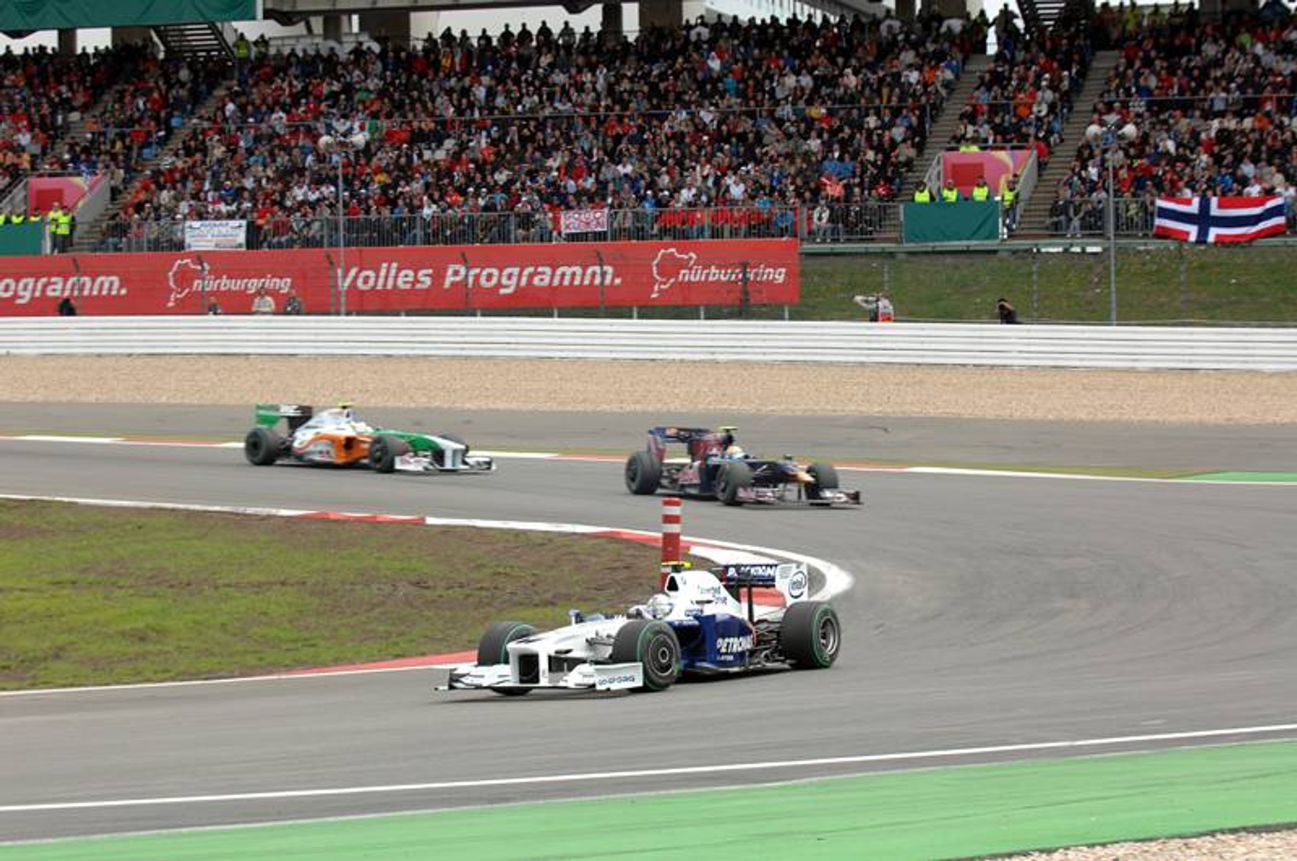 Grand Prix Niemiec 2009: rozpędzony Red Bull Racing dogania Brawn GP (fotogaleria)