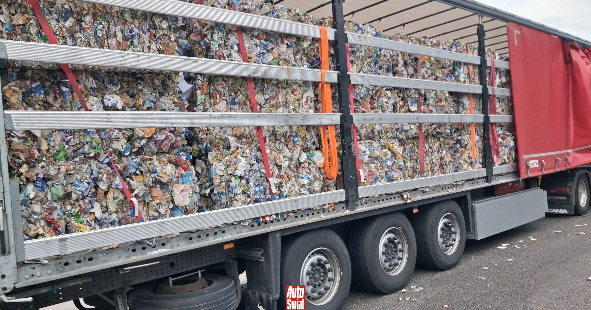 Zatrzymana ciężarówka na granicy polsko-niemieckiej. W naczepie nie było makulatury