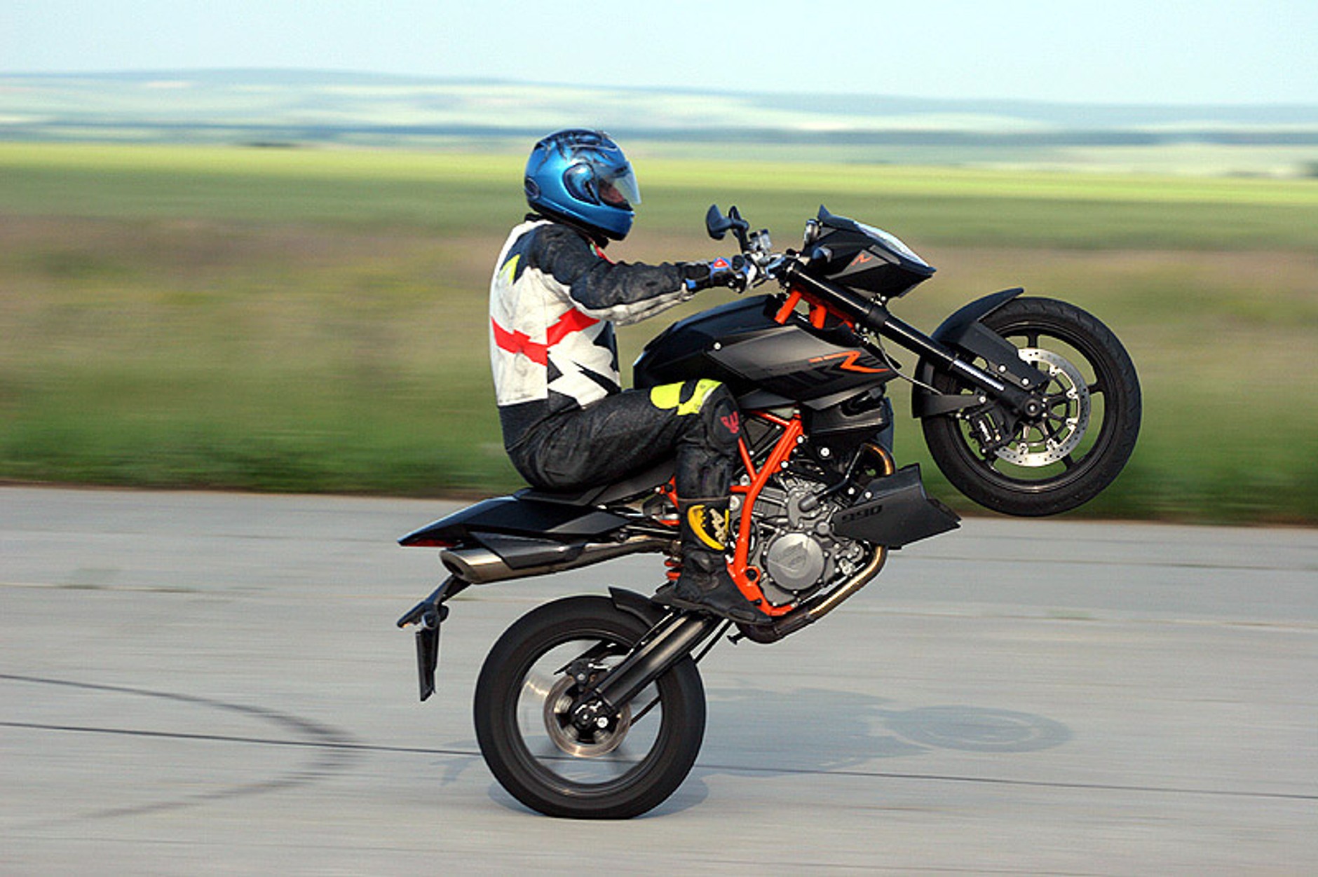 KTM 990 SuperDuke R: Ready to Race