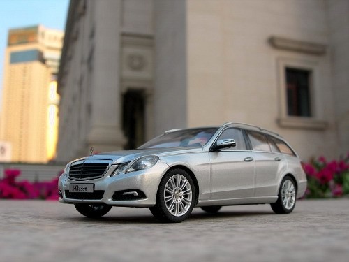 Mercedes klasy E - Limuzyna w skali 1:43