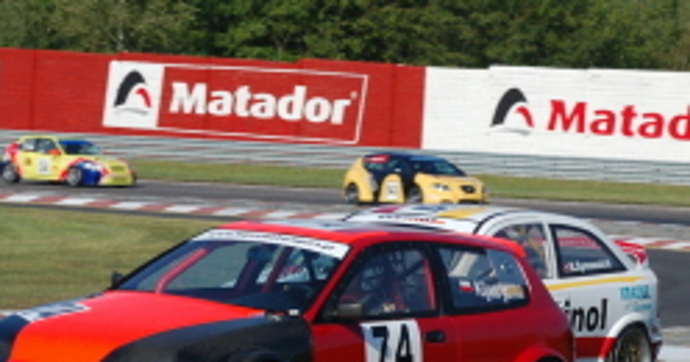 600-konny Civic zespołu Kijas Motorsport na torze