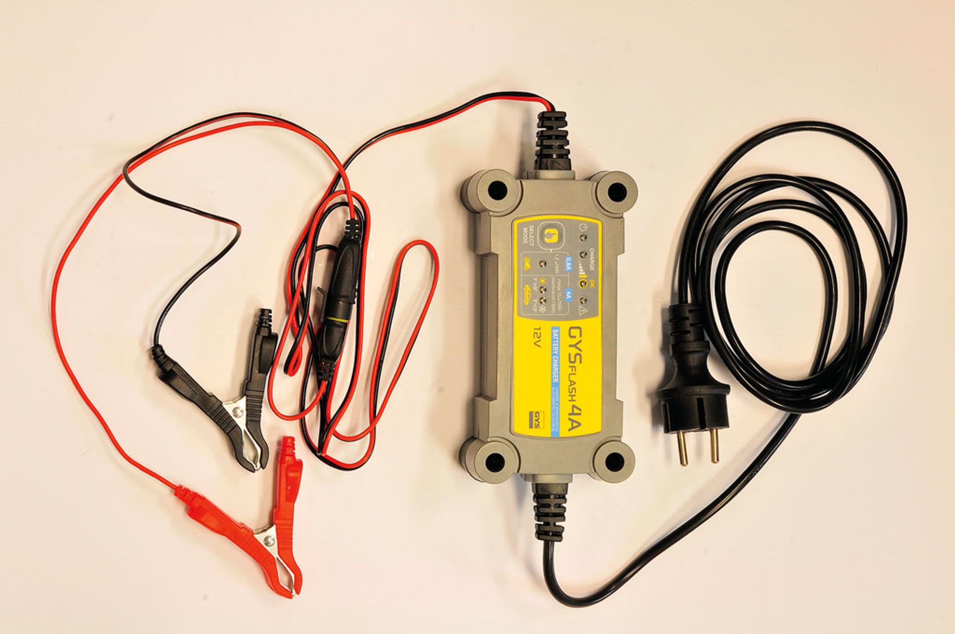 Prostownik samochodowy - czym i jak ładować akumulator