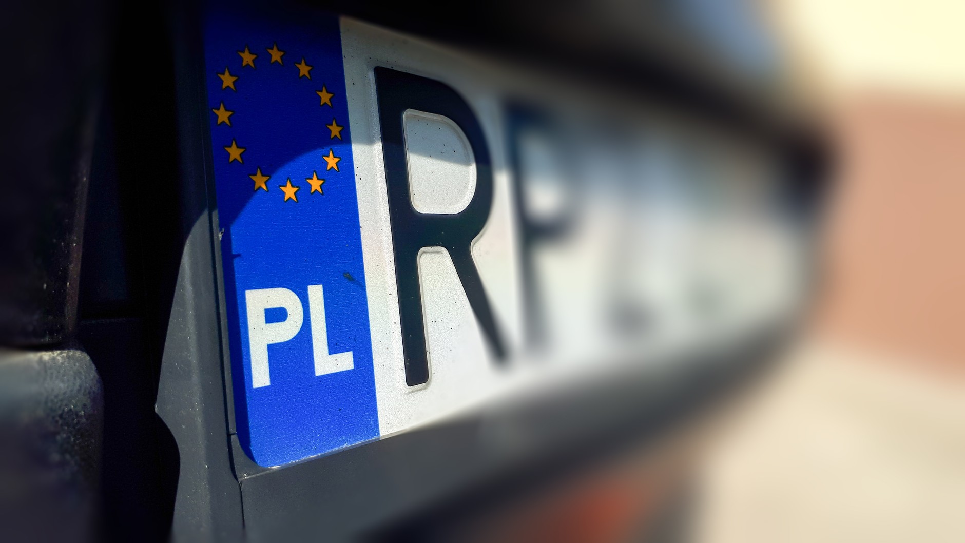 Po zakupie samochodu należy zgłosić ten fakt w urzędzie, by go przerejestrować. Kara może wynieźć nawet 1000 zł