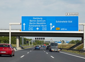 Zablokowali autostradę luksusowymi autami, by porobić sobie zdjęcia...