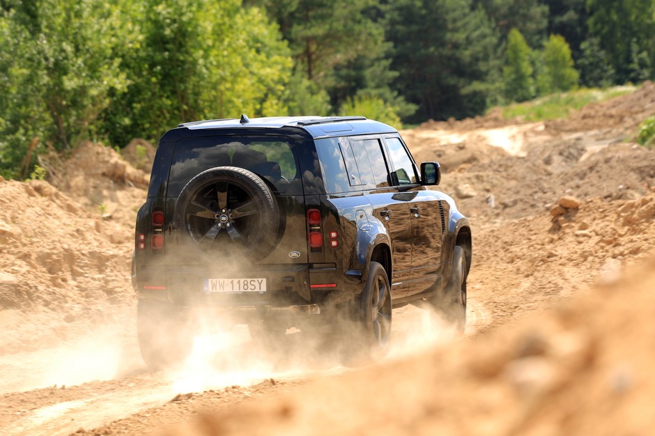 Land Rover Defender 110