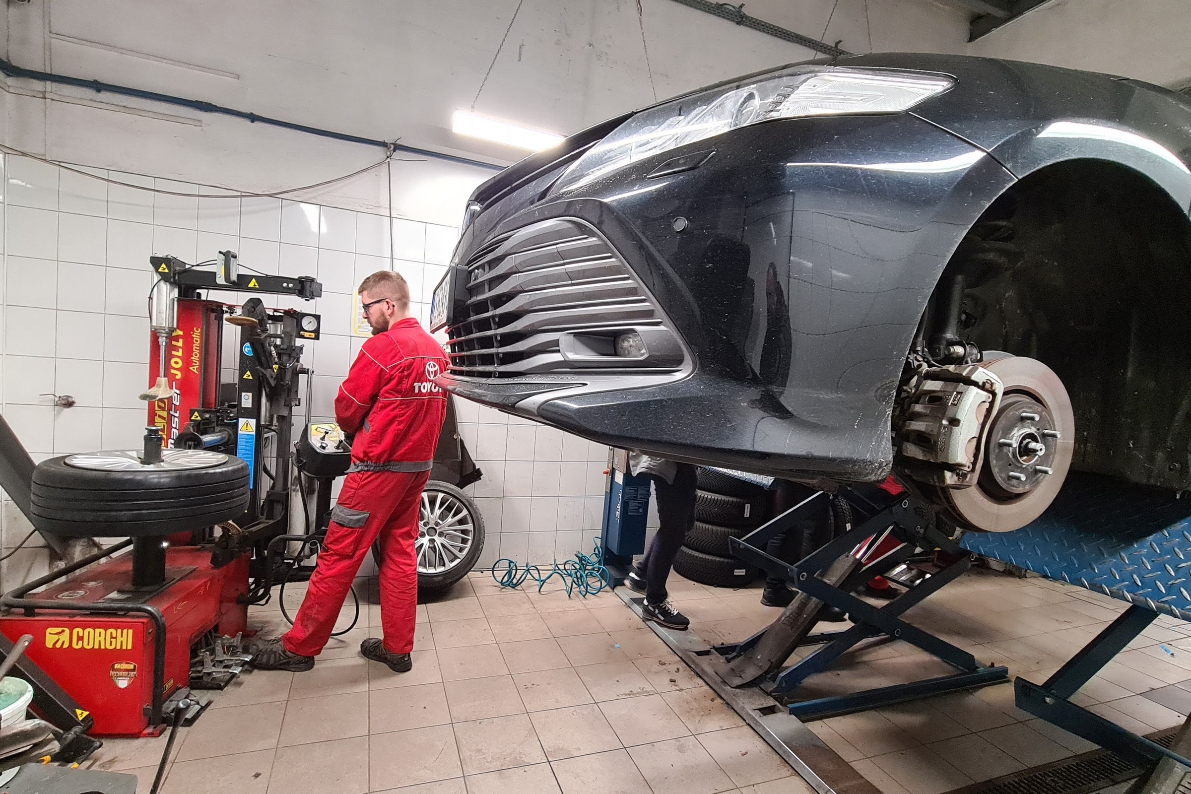 Czy to pora na zmianę opon? Wielu kierowców już o tym, nie myśli