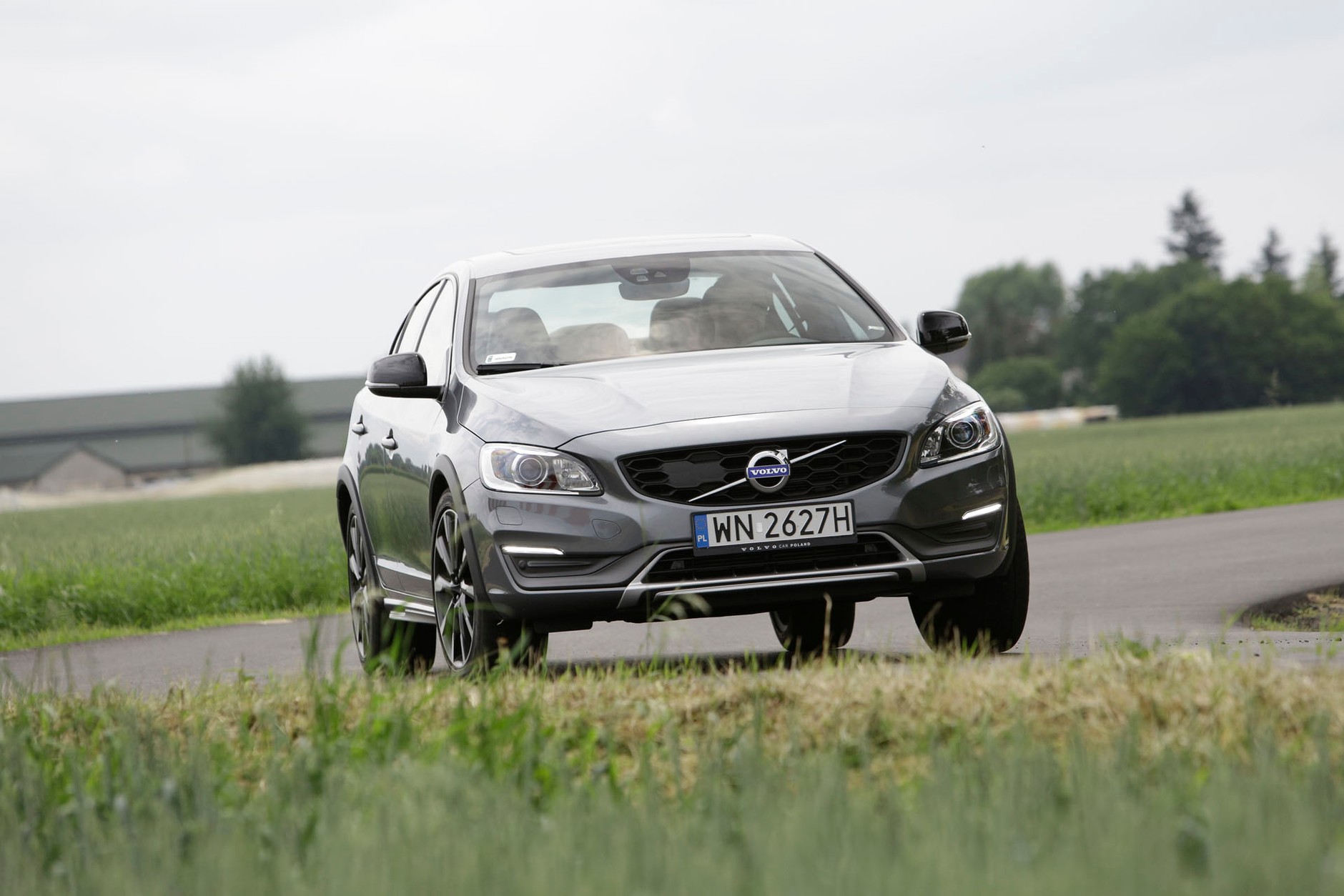 Volvo S60 D4 AWD Cross Country - sedan na szczudłach