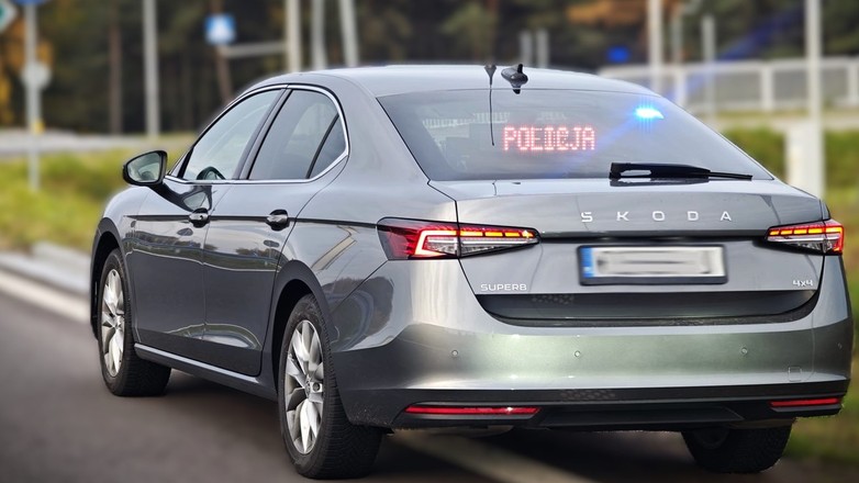 Nieoznakowany radiowóz - Skoda Superb