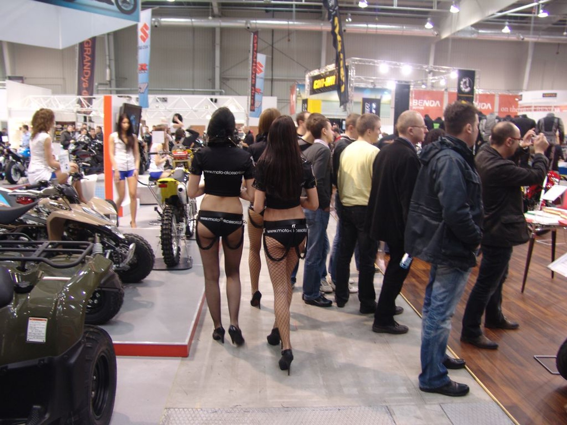 III Ogólnopolska Wystawa Motocykli i Skuterów: premiery i atrakcyjne hostessy (galeria)