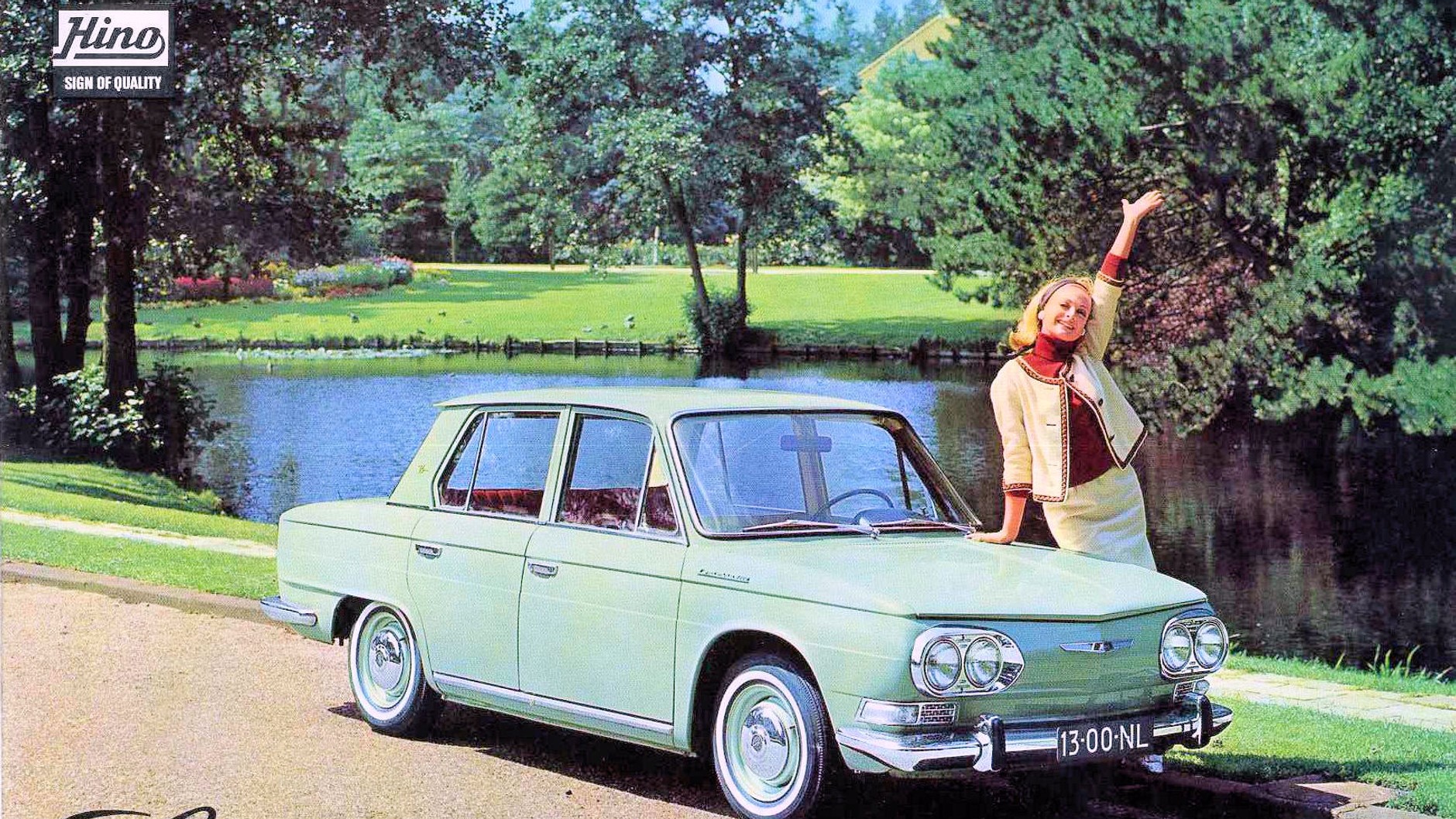 Zdjęcie fabryczne z prospektu reklamowego - model Hino Contessa 1300 wytwarzany w latach 1964-1967.