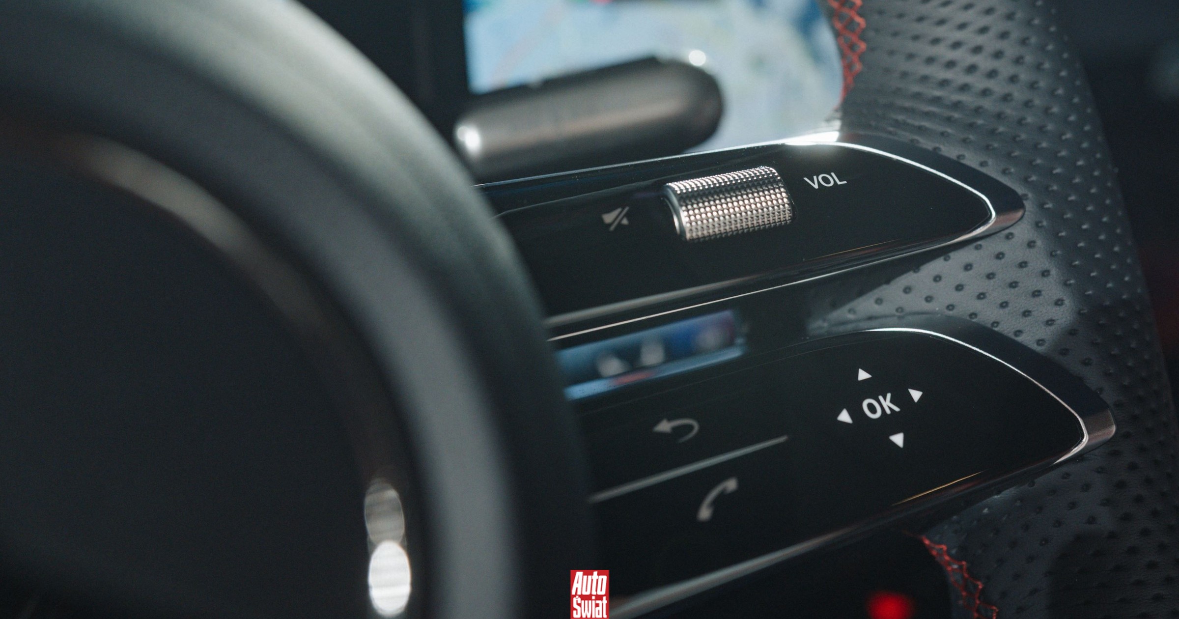 Mercedes porzuca sensory dotykowe i przeprasza się z przyciskami. Producent przyznaje, że czasem "są lepsze"