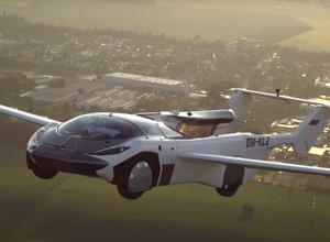 Przyszłość nadleciała. Słowacki AirCar napędzany silnikiem BMW zaliczył 35-minutowy lot