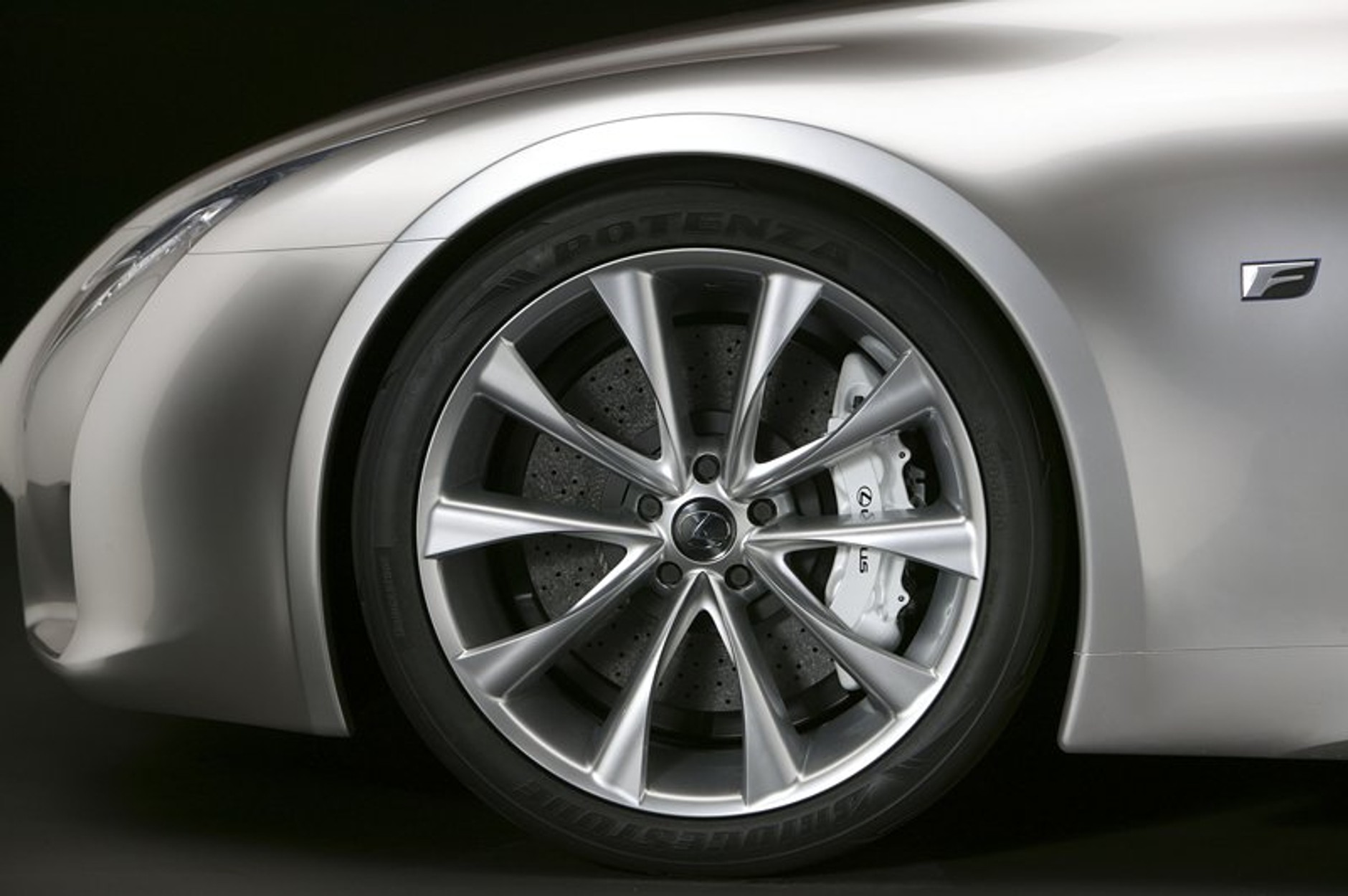 Lexus LFA: zainteresowanie przekroczyło plany produkcyjne