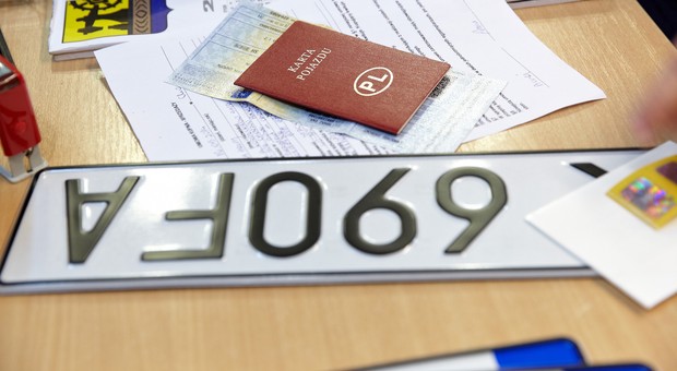 Nawet 1000 zł kary za przekroczenie terminu rejestracji samochodu - już od stycznia
