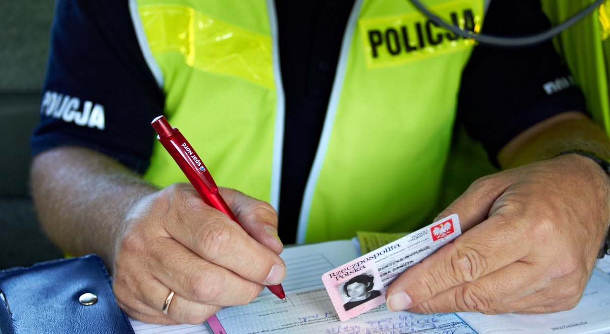 Rekordowe wpływy z mandatów, ale liczba wypadków wcale nie zmalała